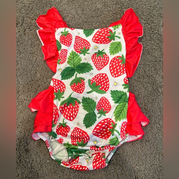 Isla Grace Boutique Strawberry Ruffled Bubble - Picture 1 of 3